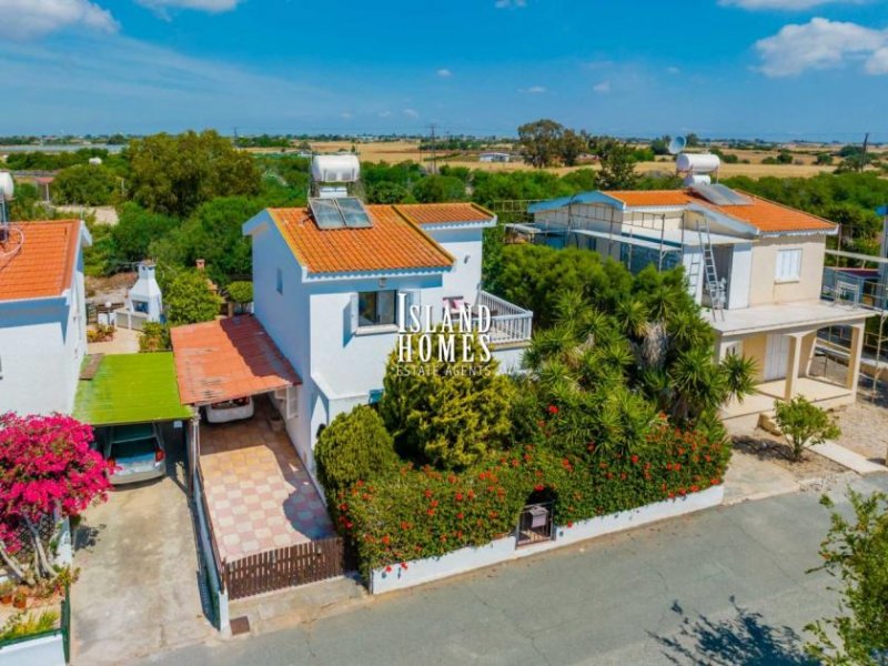 Ayia Thekla Beautiful, established 3 bedroom, 1 bathroom, 1 wc villa with TITLE DEEDS in Ayia Thekla - SGT102Set on a large plot close to