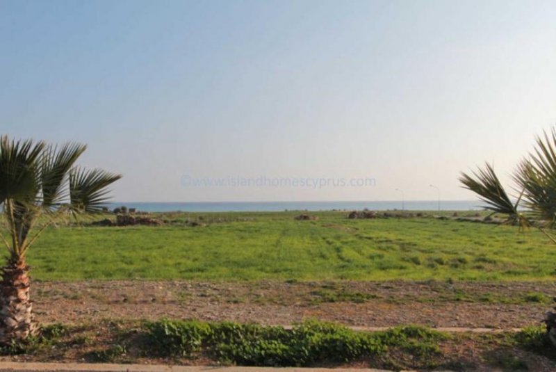 Ayia Thekla Prime location 5208m2 plot of land in sought after Ayia Thekla with sea views - LTHK135.This large plot is located in a location