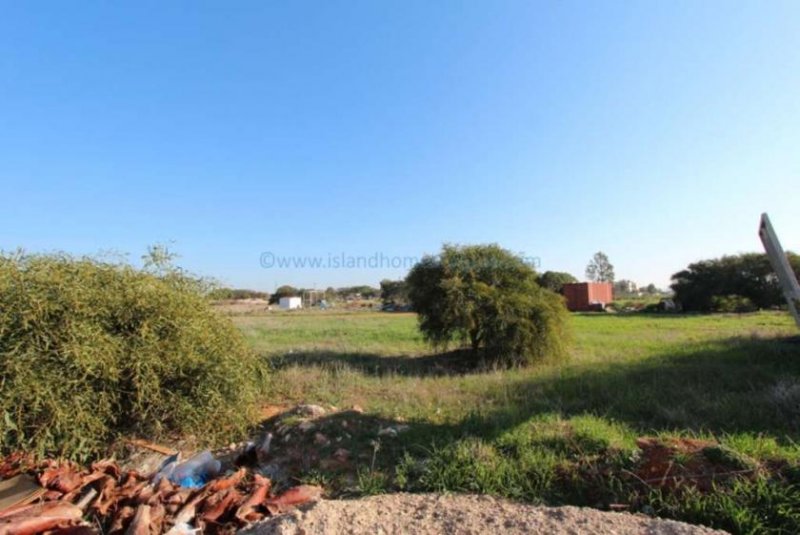 Ayia Thekla Residential plot in Ayia Thekla with planning permission in place for 9 detached properties - LTHK125.This 4,755m2 plot has a de