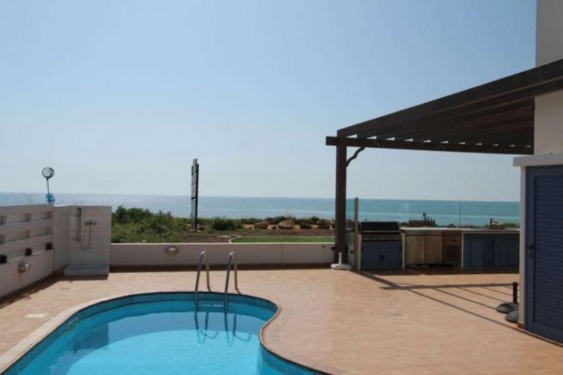 Ayia Thekla This stunning 5 bedroom, 3 bathroom contemporary house with TITLE DEEDS is located on the seafront in Ayia Thekla - over 3 f