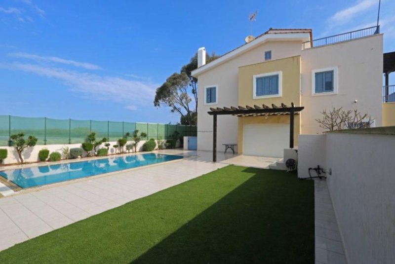 Ayia Triada 4 bedroom, 3 bathroom semi-detached villa less than 150m from the sea in Ayia Triada - PTM102.This stunning villa is perfect for