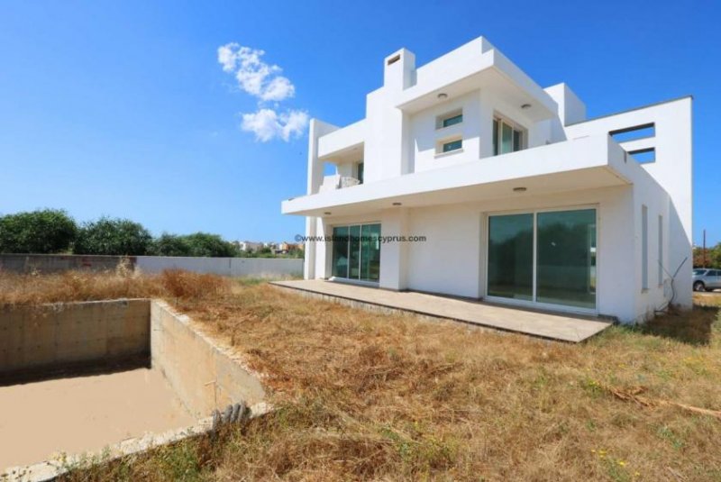 Ayia Triada 4 bedroom, 4 en suite, plus basement, detached villa within walking distance of the sea in Ayia Triada - RRT103DP.This new villa