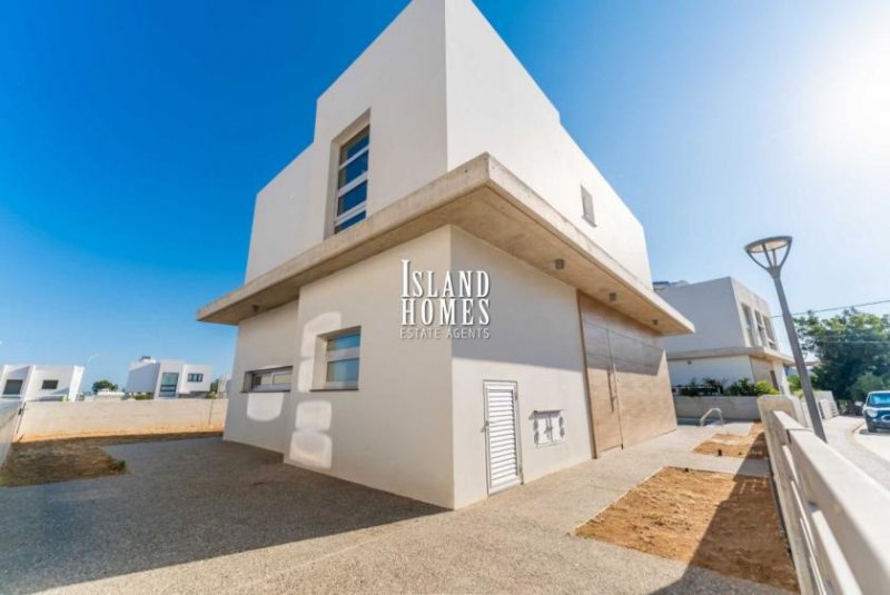 Ayia Triada Stunning 3 bedroom, 3 bathroom NEW BUILD detached villa on 320m2 plot, just 650m to the beach in fabulous location of Ayia -