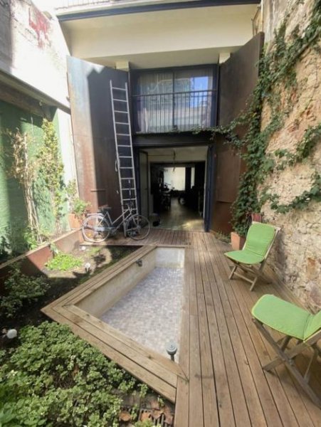 Barcelona Komplett renoviertes Duplex in einem Erdgeschoss mit Garten. Wohnzimmer mit offener Küche, Gäste-WC, Garten mit Mini-Pool und