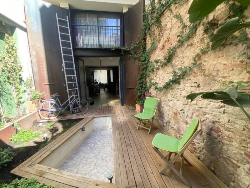 Barcelona Komplett renoviertes Duplex in einem Erdgeschoss mit Garten. Wohnzimmer mit offener Küche, Gäste-WC, Garten mit Mini-Pool und