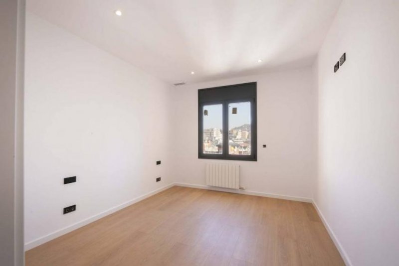 Barcelona Renovierte Penthouse Wohnung im Zentrum von Barcelona. Die Wohnung befindet sich im 8. Stockwerk eines repräsentativen Ihre 