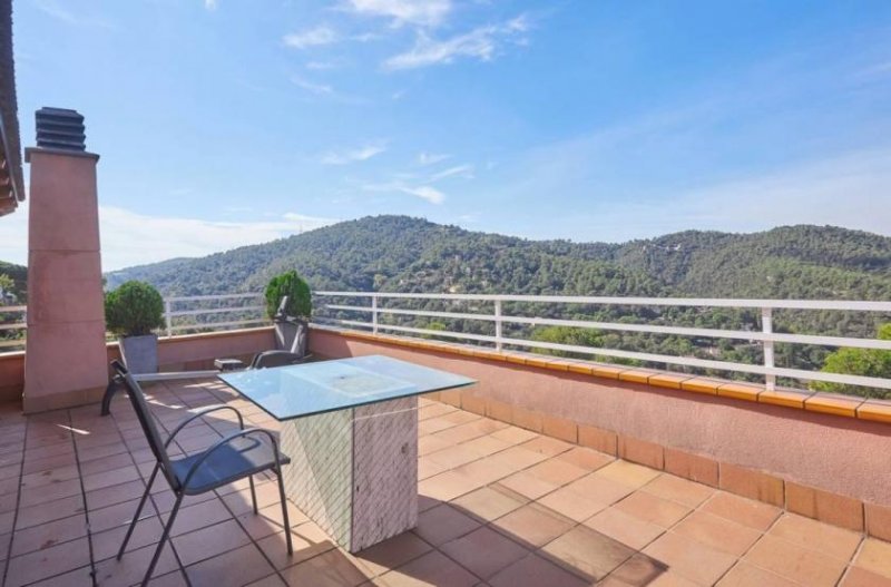 Barcelona Schönes Haus mit Schwimmbad in der Nähe von Rectoret mit fantastischem Blick auf Collserola. Es wurde 1999 mit einer von 252 a