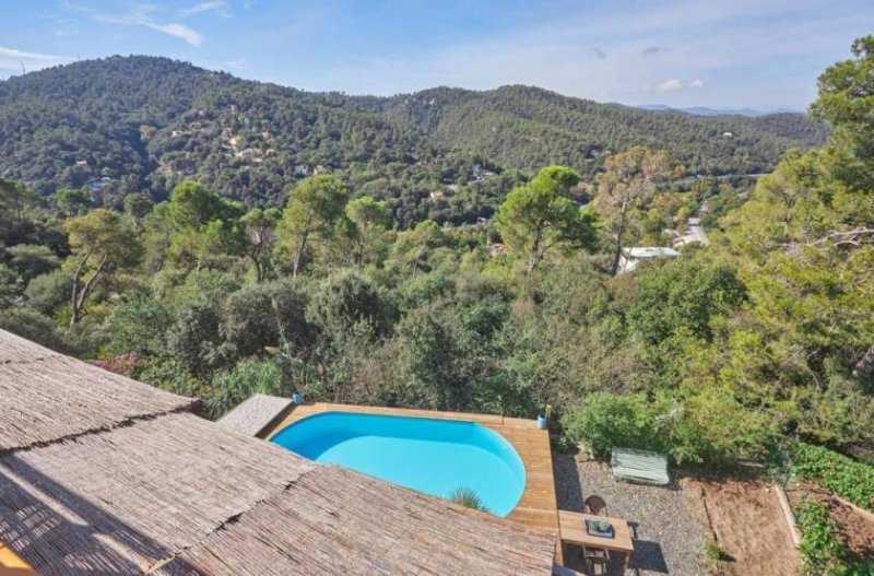 Barcelona Schönes Haus mit Schwimmbad in der Nähe von Rectoret mit fantastischem Blick auf Collserola. Es wurde 1999 mit einer von 252 a