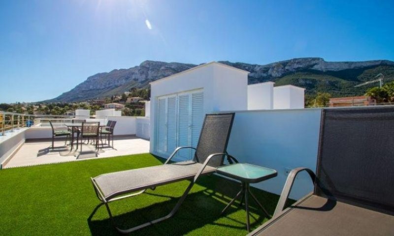 Denia Moderne Doppelhaushälfte mit Garten und privatem Solarium in Denia. . Private Urbanisierung von Stadthäusern mit einer von