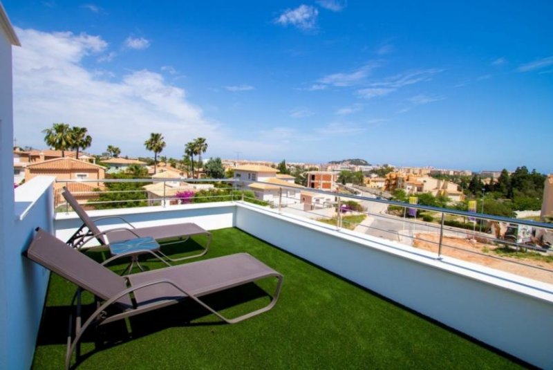 Denia Moderne Doppelhaushälfte mit Garten und privatem Solarium in Denia. . Private Urbanisierung von Stadthäusern mit einer von