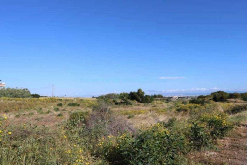 Deryneia 4 adjacent plots of land close to the new border crossing in Deryneia - LDER154Measuring a total of 2144m2 these 4 plots have 