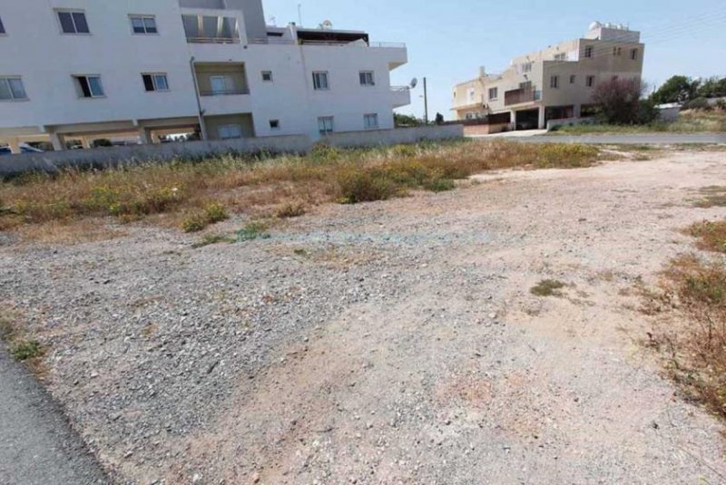 Deryneia 547m2 plot of residential land in quiet area of Deryneia village - LDER143.Located on the edge of Deryneia, close to Paralimni