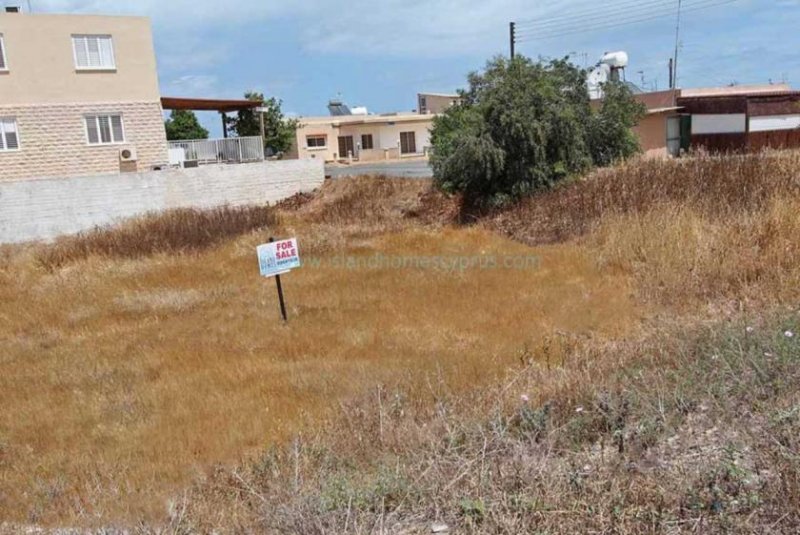 Deryneia 576m2 plot of residential land in quiet area of Deryneia village - LDER145.This large corner plot has road access and water and