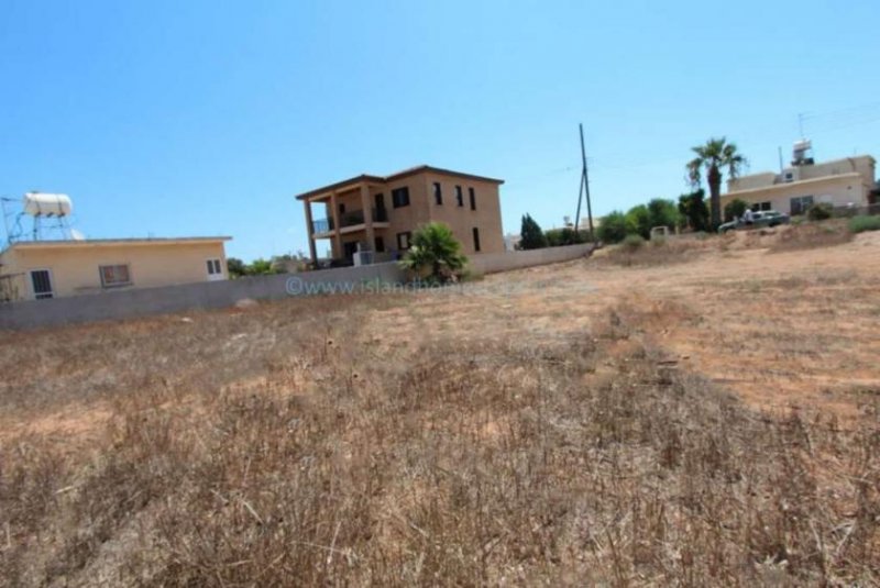 Deryneia 742m2 plot of residential land with permission in place for a 4 bedroom detached villa - LDER132.Situated in a quiet area of