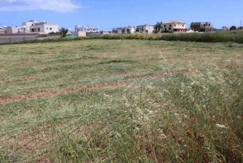 Deryneia Large plot of residential land in a quiet area, yet close to local amenities in Deryneia - LDER153.Located close to the main of