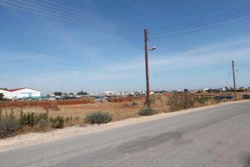 Deryneia Quarter share of a large plot in in Deryneia Industrial Area - LDER135This 1388m2 plot is in the thriving Deryneia Industrial 