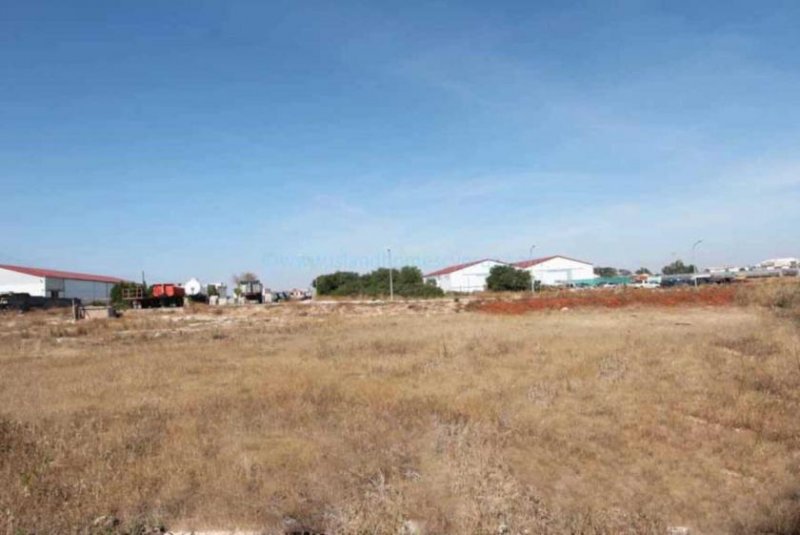 Deryneia Quarter share of a large plot in in Deryneia Industrial Area - LDER135This 1388m2 plot is in the thriving Deryneia Industrial 