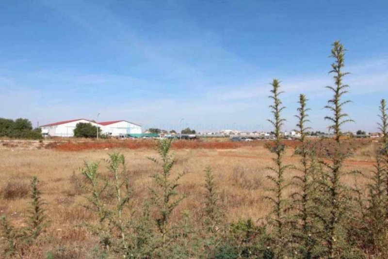 Deryneia Quarter share of a large plot in in Deryneia Industrial Area - LDER135This 1388m2 plot is in the thriving Deryneia Industrial 