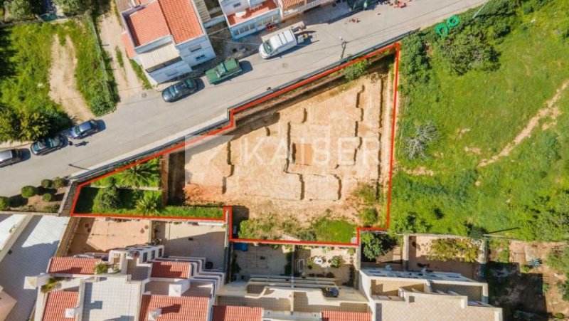 Ferragudo 
Dieses fabelhafte Grundstück mit 720 m² befindet sich in der wunderschönen Gemeinde Ferragudo, ganz in der Nähe mehrerer