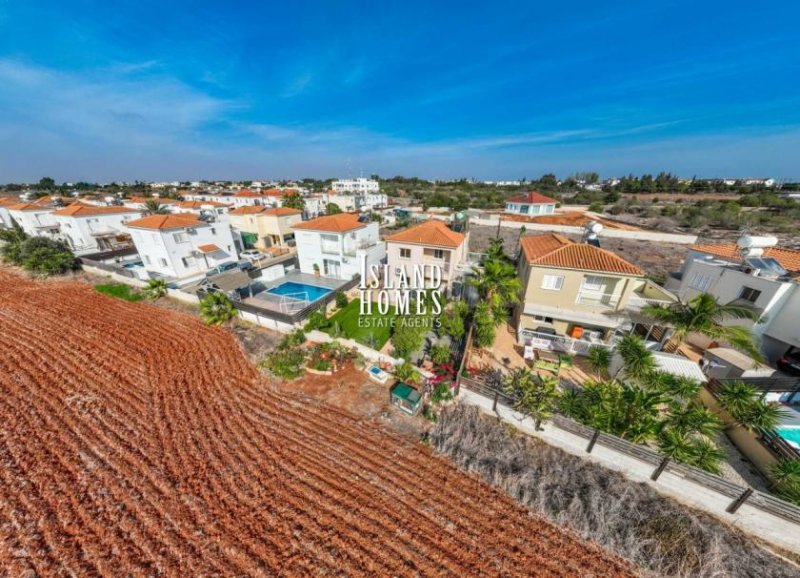 Frenaros 3 bedroom house on a 355m2 plot with views overlooking fields in popular village of Frenaros - WGF113Located on the outskirts of