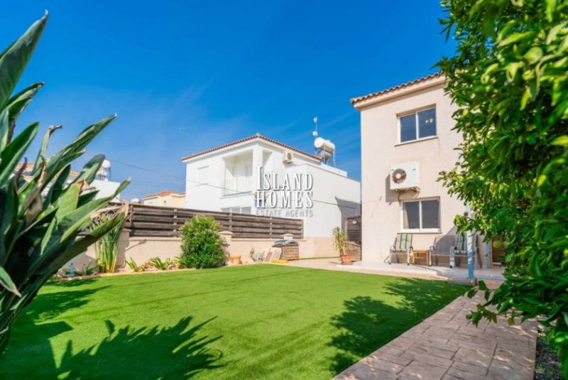 Frenaros 3 bedroom house on a 355m2 plot with views overlooking fields in popular village of Frenaros - WGF113Located on the outskirts of