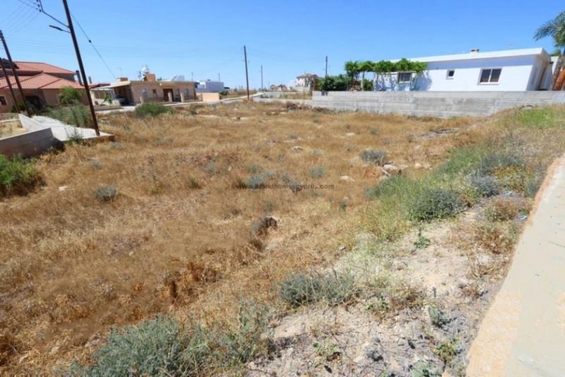 Frenaros 594m2 regular shaped plot of land in residential area of Frenaros - LFRE170.This lovely plot of land is a bargain! Located in a