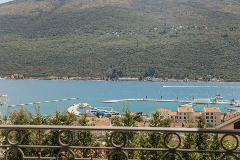 Herceg Novi Apartment is located on the floor 4of the building in a Luxury Complex. The Complex consist out of 5 elegant buildings. In the 