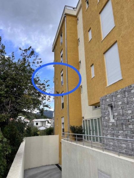 Herceg Novi Apartment is located in new building in Herceg Novi, 350 meters from the sea.

Apartment had open floor plan living room, with