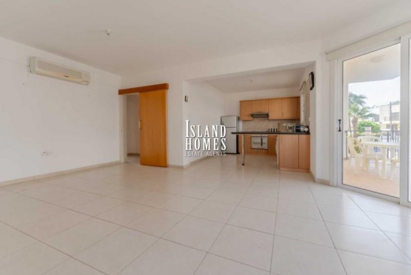 Kapparis 2 bedroom, first floor apartment with communal swimming pool in convenient location of Kapparis - NEA123This delightful located 