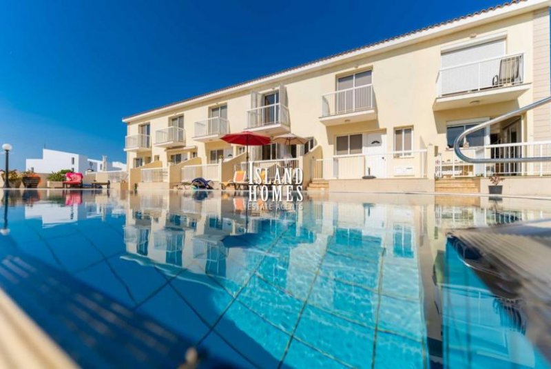 Kapparis 2 bedroom townhouse on a popular complex with communal swimming pool and SEA VIEWS, less than 400m from the sea in Kapparis - d