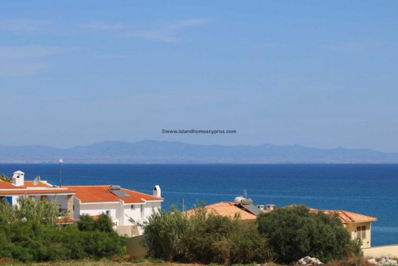 Kapparis 3 bedroom, 1 bathroom, detached villa with Title Deeds and swimming pool on Sea View development in Kapparis - DAF108.This 90m2