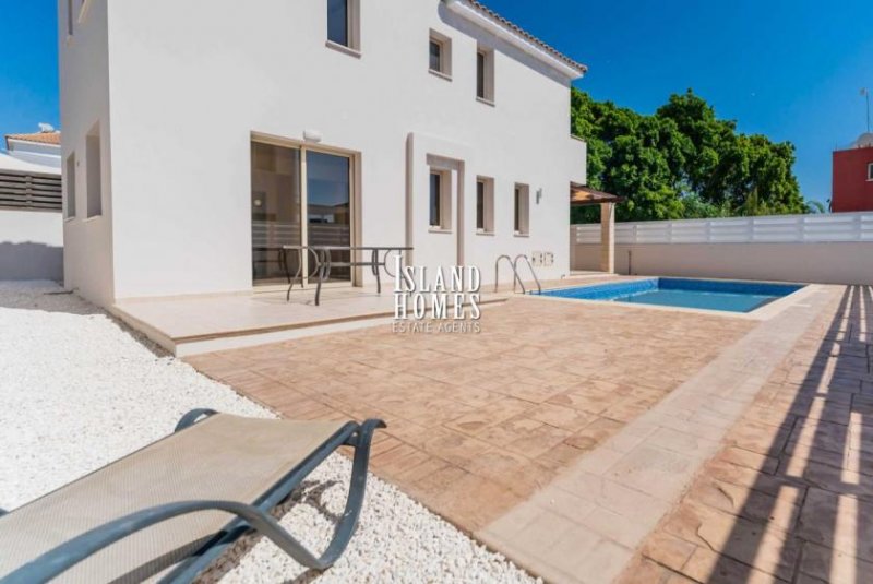 Kapparis 3 bedroom, 2 bathroom, detached villa on 330m2 plot with swimming pool and walking distance of the beach and year round of -