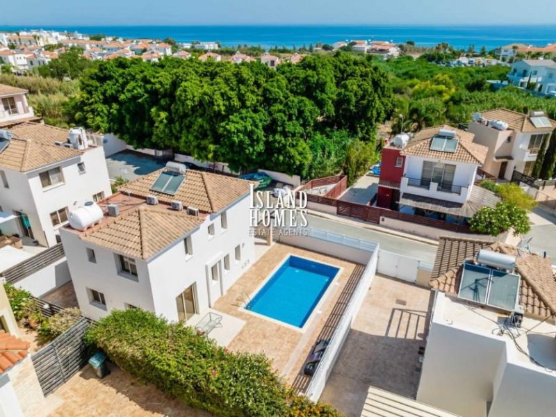 Kapparis 3 bedroom, 2 bathroom, detached villa on 330m2 plot with swimming pool and walking distance of the beach and year round of -