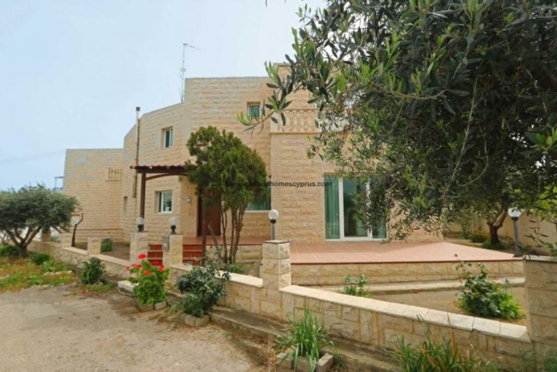 Kapparis 3 bedroom, 3 bathroom, detached house with separate studio apartment, with land Title Deeds in Kapparis - KAP146.Located just