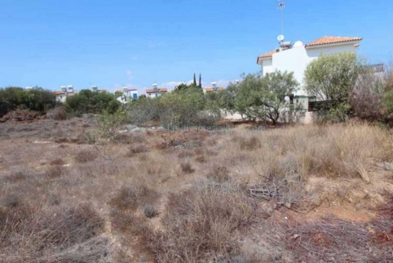 Kapparis LKAP142 - 526m2 residential plot of land for sale in Kapparis.With road access, this corner plot is an excellent investment for