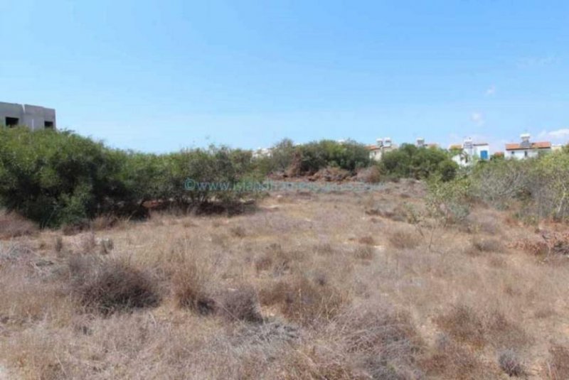 Kapparis LKAP142 - 526m2 residential plot of land for sale in Kapparis.With road access, this corner plot is an excellent investment for