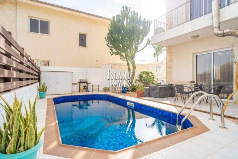 Liopetri 3 bedroom, 2 bathroom, 1 WC detached villa with ground floor office and waiting room, private swimming pool and TITLE DEEDS to