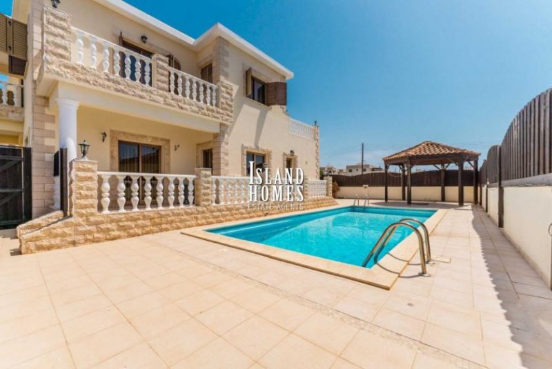 Liopetri 4 bedroom, 3 bathroom villa set on large 579m2 plot with TITLE DEEDS, large private pool, open fire and log burner in the of -