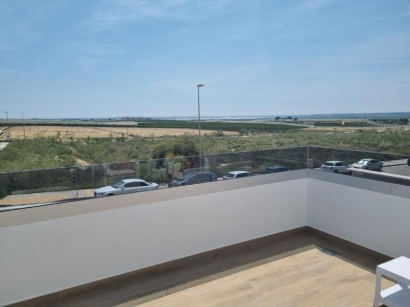 Orihuela NEU GEBAUTE VILLEN IM VISTABELLA GOLF RESORT. . Neubau von Luxusvillen über 2 Etagen im Vistabella Golf Resort, zwischen San