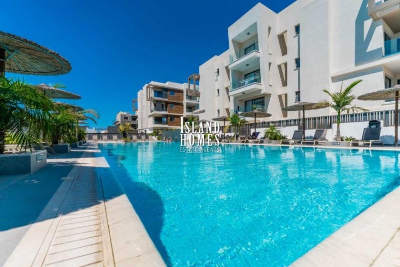 Paralimni 1 bedroom, 1 bathroom, 2nd floor apartment on exclusive gated complex with communal swimming pool in convenient location of Haus