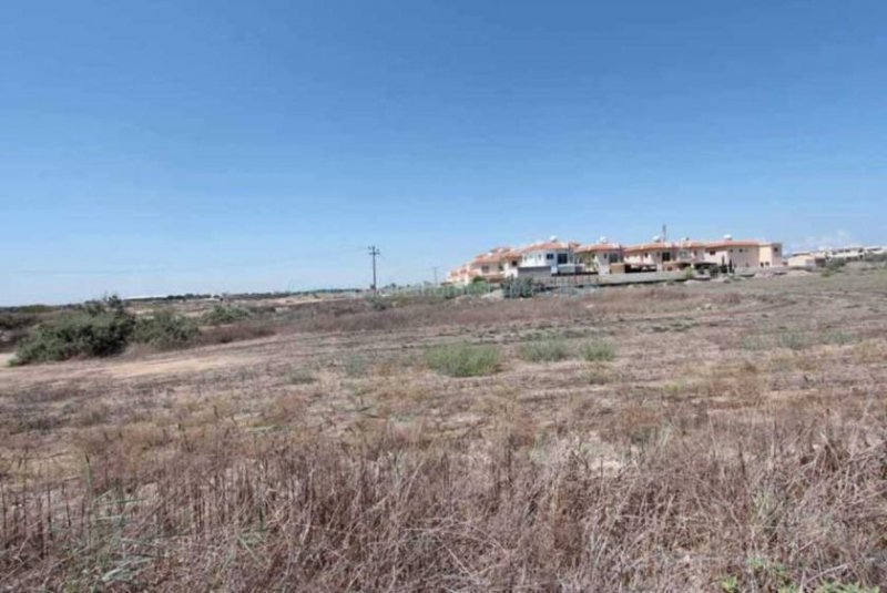 Paralimni 1048m2 Plot of Land, close to amenities in Paralimni - LPAR154This plot is an excellent investment for a residential build. 