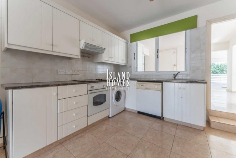 Paralimni 2 bedroom, ground floor apartment with 27m2 veranda and TITLE DEEDS ready to transfer in convenient location of Paralimni - fron