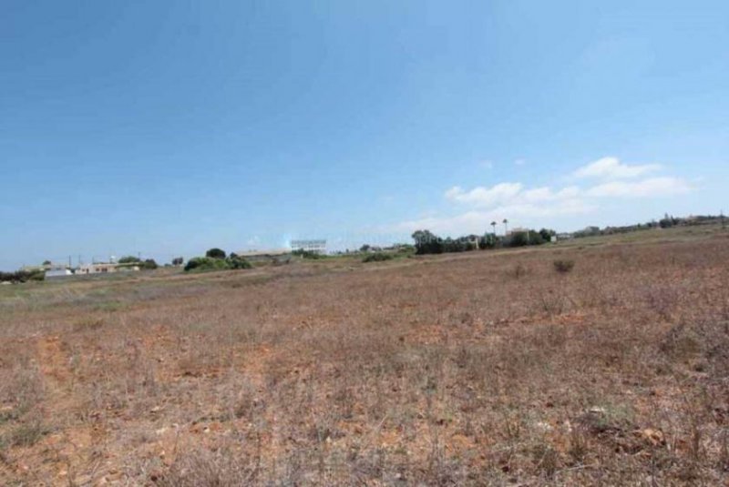 Paralimni 2241m2 Plot of Land, in sought after Paralimni location - LPAR155.Located in a popular quiet residential area of Paralimni, yet