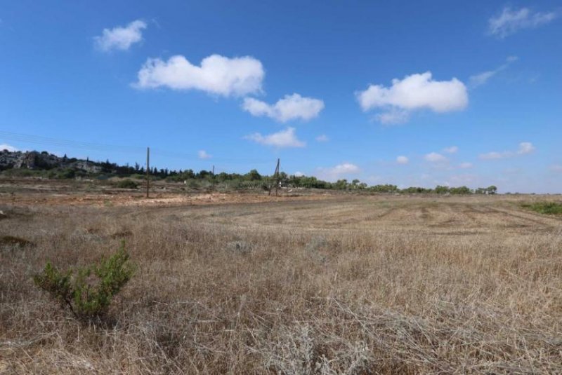 Paralimni 2741m2 plot of land in the hills of Kokkinos Kremos area of Paralimni - LPAR189Located just a few minutes from the centre of th