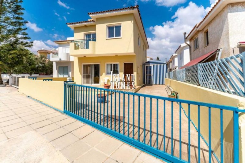 Paralimni 3 bedroom, 1 bathroom, 1 WC detached villa, close to local amenities with TITLE DEEDS ready to transfer in Paralimni - CVP101Set