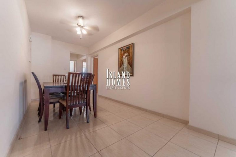 Paralimni 3 bedroom, 2 bathroom, enormous apartment, with TITLE DEEDS, 23m2 veranda and communal pool in great location of Paralimni - is