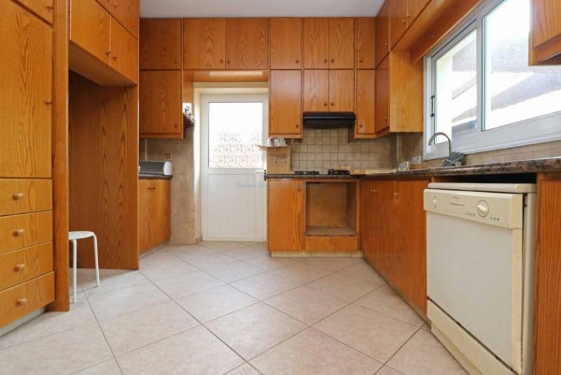 Paralimni 3 bedroom, 2 bathrooms, 1 WC semi detached villa in quiet residential area of Paralimni with Title Deeds - PAR191B.Set in a th