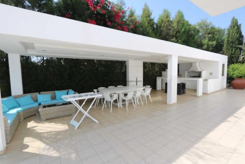 Paralimni 6 bedroom, 2 bathroom, 1 WC stunning villa with Swimming Pool and views of the Ayia Napa coastline in fantastic, Paralimni -