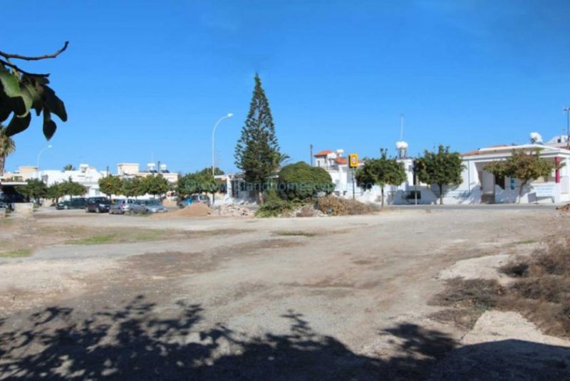 Paralimni Prime location, central Paralimni residential plot of land - LPAR145.Available for sale as 2 separate plots or one large 1355m2 