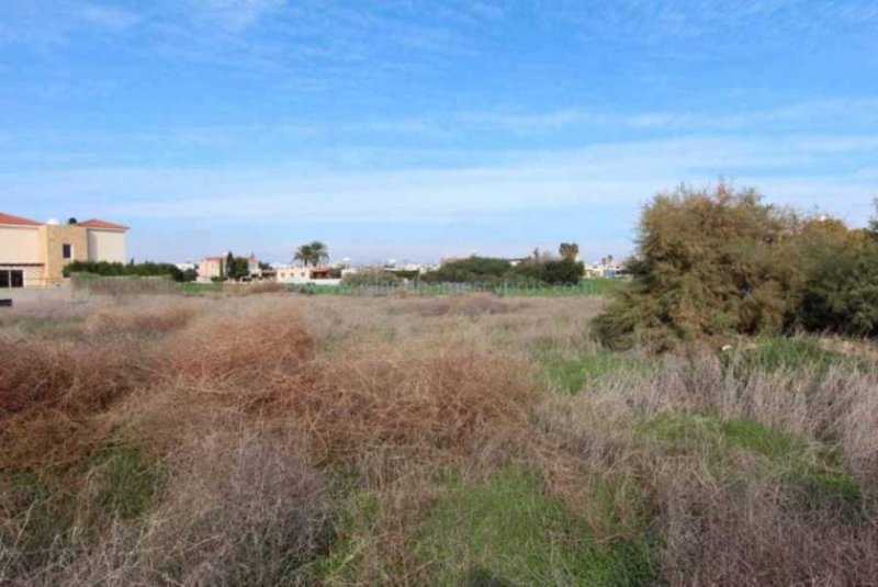 Paralimni Quiet area of Paralimni town, plot of land for sale - LPAR157.Set in a quiet, residential area, this plot of land is close to